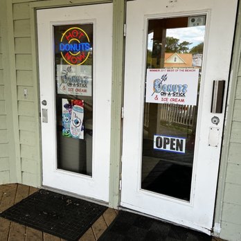 Donutz On A Stick - Door outside - Desserts Near Me - Duck, North Carolina Donutz On A Stick - Door outside - Desserts Near Me - Duck, North Carolina