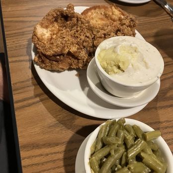 Castelli's Restaurant at 255 - Fried chicken, mashed potatoes, green beans - Italian Near Me - Alton, Illinois