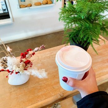 bwè kafe - Hot Chocolate ft pretty plants - Coffee & Tea Near Me - Hoboken, New Jersey