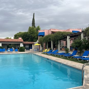 Arizona Inn - The palatial pool with plush loungers. - Hotels Near Me - Tucson, Arizona Arizona Inn - The palatial pool with plush loungers. - Hotels Near Me - Tucson, Arizona