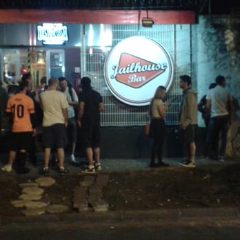 Jailhouse Bar - Aglomeração em frente ao Jailhouse Bar. - Bars Near Me - Curitiba, Puerto Rico Jailhouse Bar - Aglomeração em frente ao Jailhouse Bar. - Bars Near Me - Curitiba, Puerto Rico