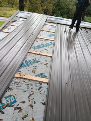 Span Epic Roofing & Construction Logo