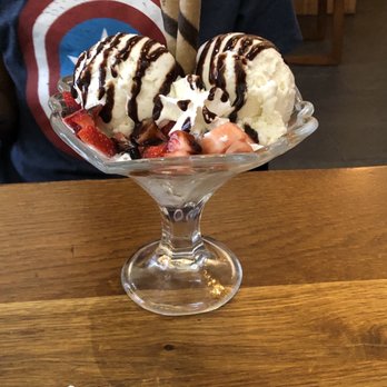 Mango Mango Dessert - 102. Vanilla Strawberry Sundae with Chocolate Syrup - Desserts Near Me - Philadelphia, Pennsylvania Mango Mango Dessert - 102. Vanilla Strawberry Sundae with Chocolate Syrup - Desserts Near Me - Philadelphia, Pennsylvania