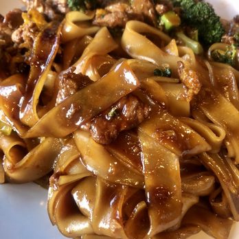 Dara Thai Restaurant - 71. Pad See Eew, best I've ever had - Thai Near Me - Flagstaff, Arizona