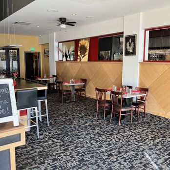 Sienna & Hope bistro - Dining room - Breakfast & Brunch Near Me - Paso Robles, California Sienna & Hope bistro - Dining room - Breakfast & Brunch Near Me - Paso Robles, California