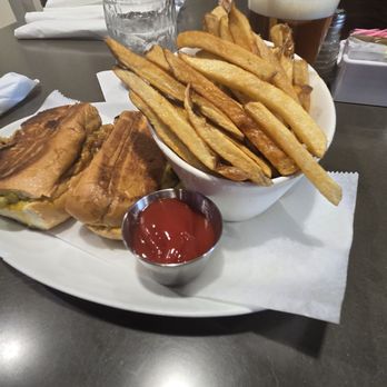 Highlands Cafè and Grill - Coffee & Tea Near Me - Washington, DC, District of Columbia