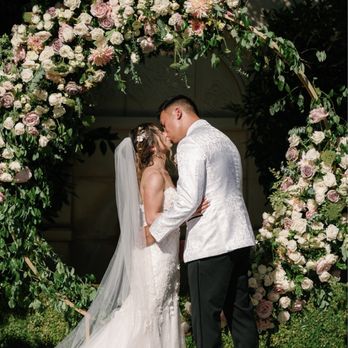 Dream Flowers - Circle arch, executed better than my inspo photo! - Zha Zha Photography - Florists Near Me - San Leandro, California Dream Flowers - Circle arch, executed better than my inspo photo! - Zha Zha Photography - Florists Near Me - San Leandro, California