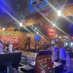 Famous Dave's Bar-B-Que - Take Out Wait Staff