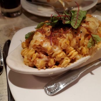 Murray's Cheese Bar - Lobster Mac & Cheese - Wine Bars Near Me - Long Island City, New York Murray's Cheese Bar - Lobster Mac & Cheese - Wine Bars Near Me - Long Island City, New York