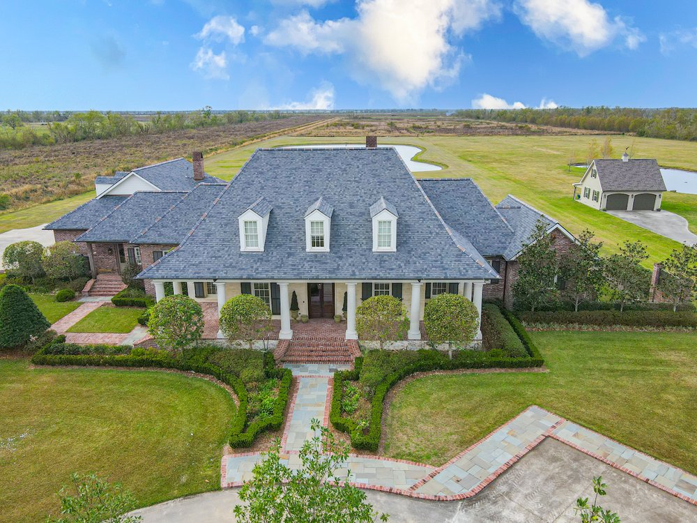 Slide of Duque Roofing