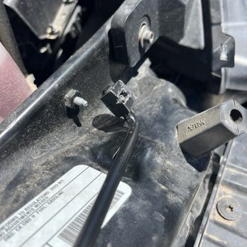 Camping World - Albuquerque - Broken support for hood broken from day one - RV Dealers Near Me - Albuquerque, New Mexico