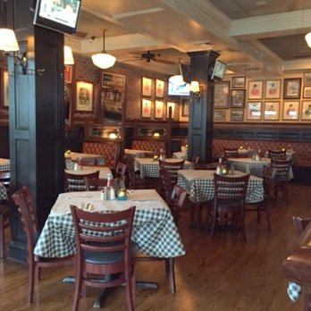 Churchill's - Dark wood and pubby atmosphere - American Near Me - Rockville Centre, New York