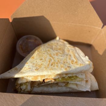 Saltwater Deck - Beach Chicken Quesadilla - New American Near Me - Long Beach, California