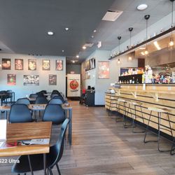 Yokoso Ramen - Very lively