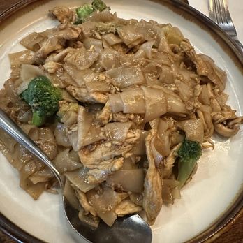 Ben Thai Cafe - Chicken Pad See Ew ($16.5) - Thai Near Me - San Francisco, California Ben Thai Cafe - Chicken Pad See Ew ($16.5) - Thai Near Me - San Francisco, California