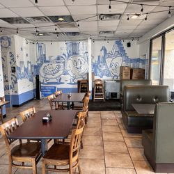 Tino's Greek Cafe - Indoor seating area