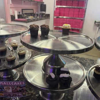 Smallcakes - 6 Mini Cupcakes (Fan Favorites) - Ice Cream & Frozen Yogurt Near Me - Columbia, Maryland