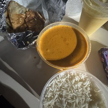 MOMO Curry Forney - Chicken Tikka Masala & basmati rice and garlic Nan - Food Trucks Near Me - Forney, Texas