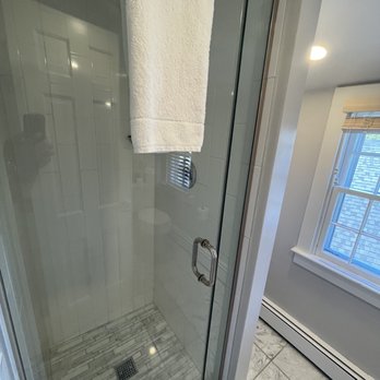 Hotel Pippa - Shower - Hotels Near Me - Nantucket, Massachusetts