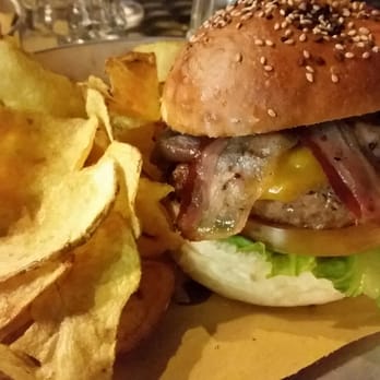 Ferrovecchio - Stracciarolo: lattuga, pomodoro, pancetta e cheddar! - Burgers Near Me - Rome, RM Ferrovecchio - Stracciarolo: lattuga, pomodoro, pancetta e cheddar! - Burgers Near Me - Rome, RM