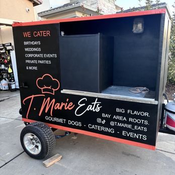 Churchill Arms Pub - Hot dog cart - British Near Me - Folsom, California