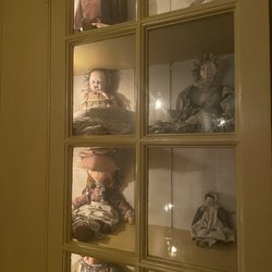 Gettystown Inn - More dolls