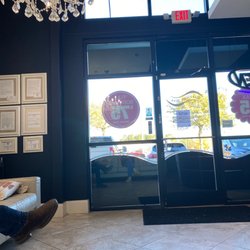 Brazilian Wax By Andreia - Front lobby with cute chandelier