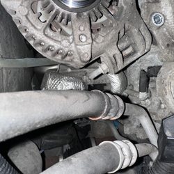 Ottos Mobile Mechanic - So hard to reach that alternator bolt