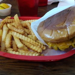 Gateway Bar and Grill - Great burgers!