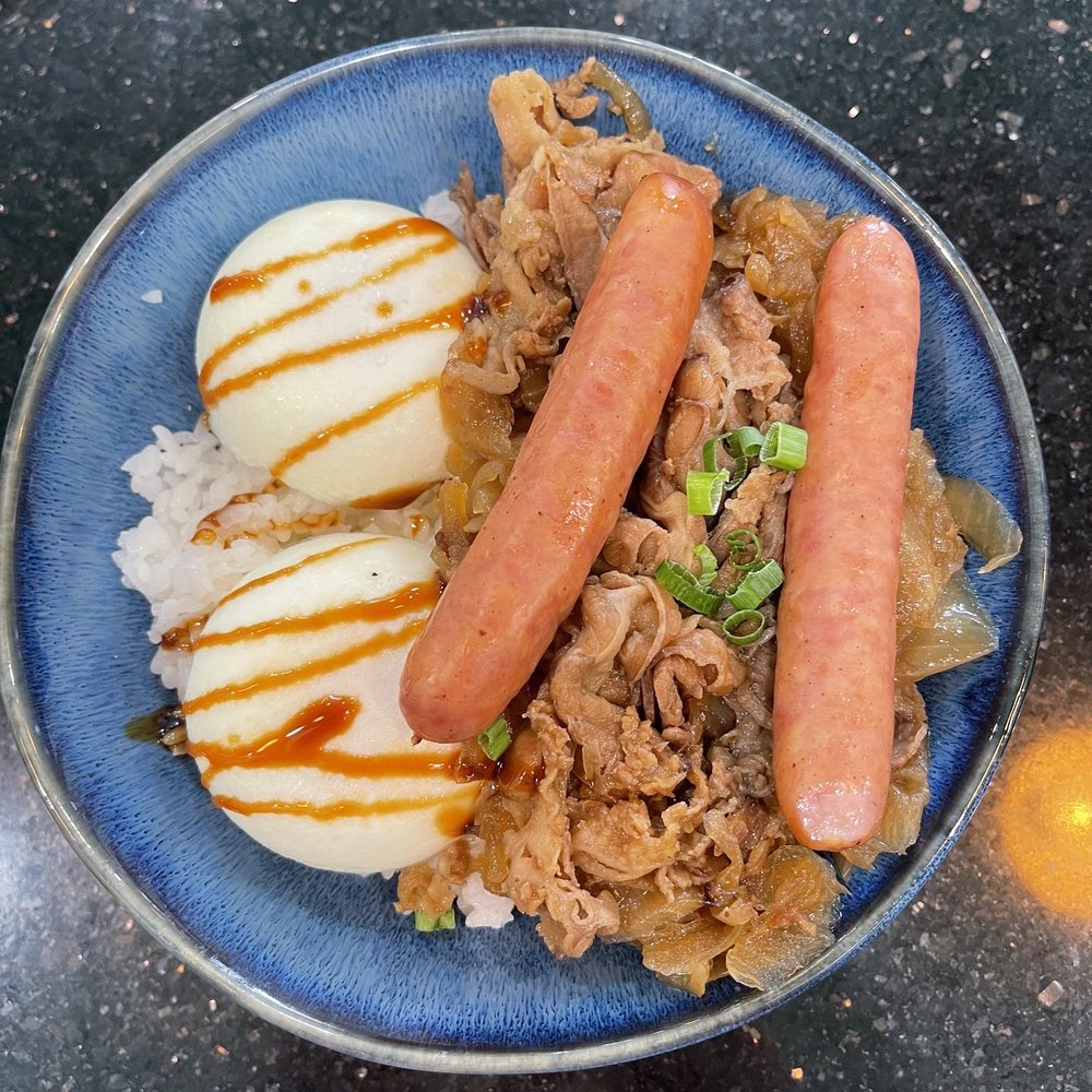 Fresh Bites Hawaii - Arabiki Hot Dog & Sukiyaki Beef Poached Eggs on Rice - Poke Near Me - Honolulu, Hawaii
