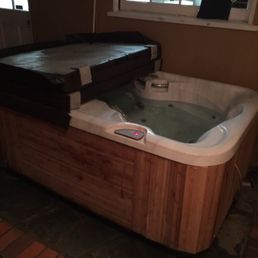 Small jacuzzi left behind