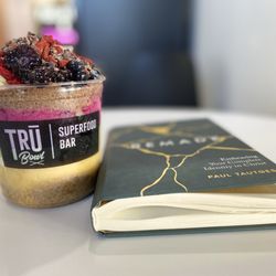 TRU Bowl Superfoods Bar - Claremont - Pitaya layered with matcha, mango, expreesso chia pudding, and almond butter. Delicious!