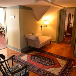 The Shelburne House Bed & Breakfast - Sitting room in the Alvord Suite