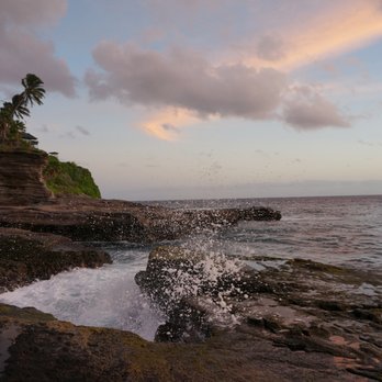 China Walls - towards the left (when facing the water) the waves come up very surprisingly! be careful! - Beaches Near Me - Honolulu, Hawaii China Walls - towards the left (when facing the water) the waves come up very surprisingly! be careful! - Beaches Near Me - Honolulu, Hawaii