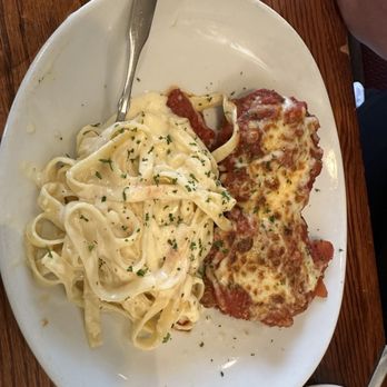 Olive Garden Italian Restaurant - Chicken Parmigiana with Fettuccine Alfredo - Italian Near Me - Williamsburg, Virginia