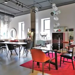 Avant-Scène - B&B Italia Alex table, Bocci 28 light fixture.