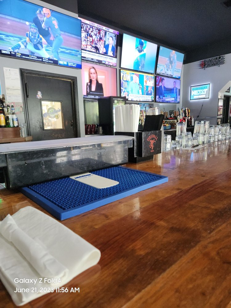 Bralie's Sports Bar Image