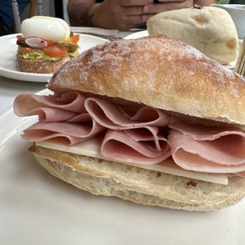 Pavé - Bakeries Near Me - New York, New York