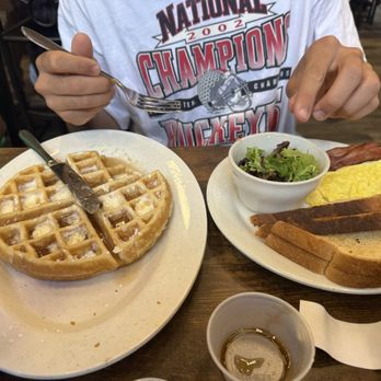 Courtyard Cafe Dells - Sunrise Platter sub waffle for pancake - Breakfast & Brunch Near Me - Wisconsin Dells, Wisconsin