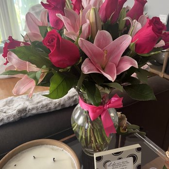 Friend's Flowers - Floral Designers Near Me - Los Angeles, California