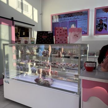 Dipped By Dee - inside - Desserts Near Me - Las Vegas, Nevada Dipped By Dee - inside - Desserts Near Me - Las Vegas, Nevada