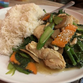 The Green Papaya - Chinese Broccoli with Chicken - Thai Near Me - River Edge, New Jersey The Green Papaya - Chinese Broccoli with Chicken - Thai Near Me - River Edge, New Jersey