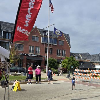 Art at the Glen - Can you see the abundant bubbles? - Pop-up Shops Near Me - Glenview, Illinois Art at the Glen - Can you see the abundant bubbles? - Pop-up Shops Near Me - Glenview, Illinois