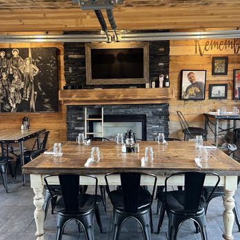 The Coal Chute Cafe and Pub - Back dining - Cafes Near Me - Roslyn, Washington The Coal Chute Cafe and Pub - Back dining - Cafes Near Me - Roslyn, Washington