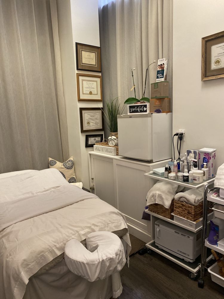 Serenity Skin Care By Gladys Logo