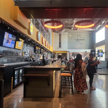 Flix Brewhouse - Cinema Near Me - San Antonio, Texas
