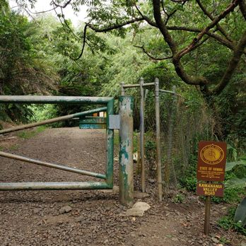 Moanalua Valley Trail - Start of the Moanalua Valley Trail - Hiking Near Me - Moanalua, Hawaii Moanalua Valley Trail - Start of the Moanalua Valley Trail - Hiking Near Me - Moanalua, Hawaii