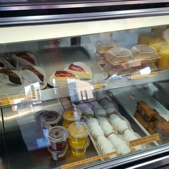 La Vienesa Bakery - Pastries in cooler - Bakeries Near Me - Sunnyside, New York