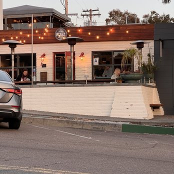Del Mar Pizza - Outside business, parking and patio - Pizza Near Me - Del Mar, California