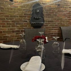 Plates At 208 - Outdoor dining
Pet friendly